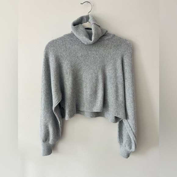 Urban Outfitters Finley Crop Turtleneck sweater size S NWOT - Picture 4 of 6